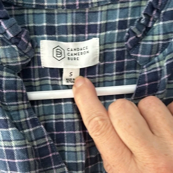 Candace Cameron Bure plaid flutter sleeve ruffle collar small top - Picture 4 of 7